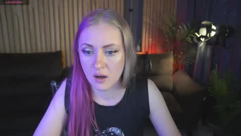 Snapshot of dramaquenn chatting on May 2026 05:59:02 AM Lina online show from May 2026 05:59:02 AM