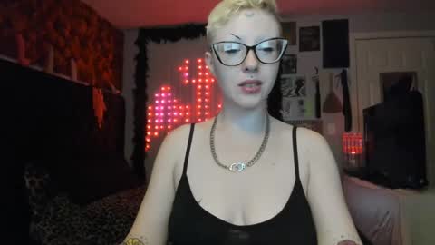 Snapshot of dreagentry chatting on December 2024 07:19:02 AM Your Majesty online show from December 2024 07:19:02 AM