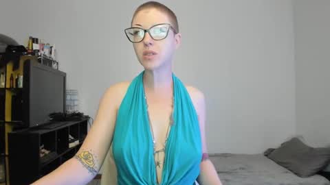 Snapshot of dreagentry chatting on September 2025 04:07:01 PM Your Majesty online show from September 2025 04:07:01 PM