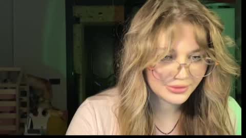 dream__lady online show from April 2026 06:33:02 PM