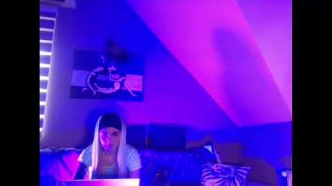 A girl online show from January 2025 10:45:01 AM