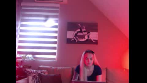 A girl online show from December 2025 07:57:02 AM