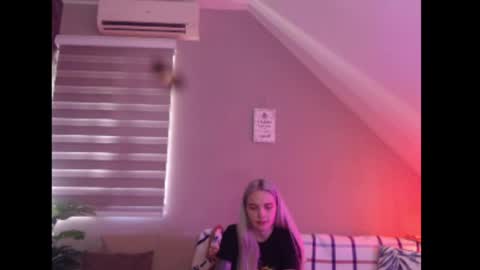 A girl online show from April 2026 07:19:01 AM