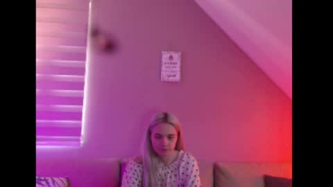 A girl online show from April 2026 07:33:01 AM