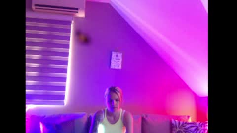A girl online show from May 2026 07:15:02 AM