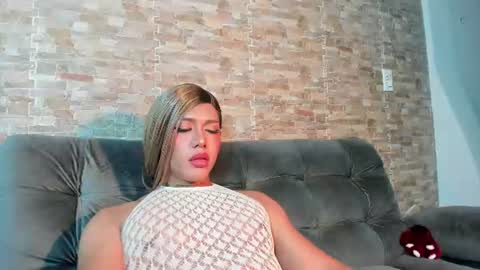 Snapshot of dreams_chloe chatting on June 2026 12:19:01 AM dreams_chloe online show from June 2026 12:19:01 AM