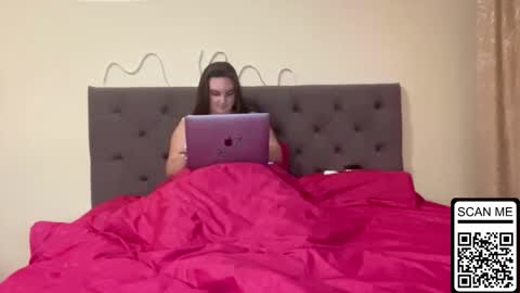 Mila online show from October 2025 03:20:01 PM