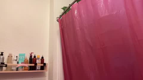 RIRI OR DREAMY online show from December 2024 04:28:01 PM