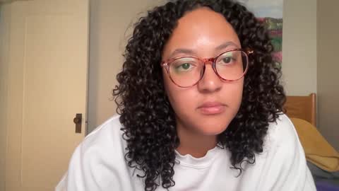 RIRI OR DREAMY online show from January 2025 08:26:01 PM