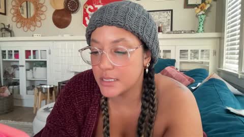 RIRI OR DREAMY online show from January 2025 08:54:01 PM