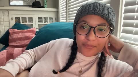 RIRI OR DREAMY online show from January 2025 11:32:02 PM