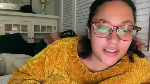 RIRI OR DREAMY online show from February 2025 02:41:01 AM