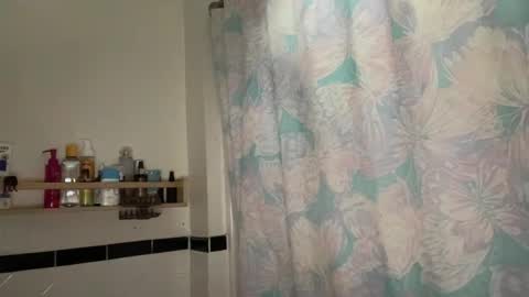 RIRI OR DREAMY online show from September 2025 04:23:02 PM