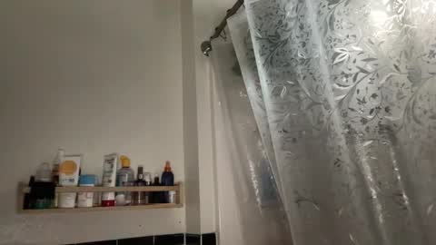 RIRI OR DREAMY online show from January 2026 04:22:02 PM