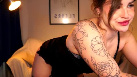 Snapshot of dreamysirens chatting on May 2026 02:22:01 PM MISS B online show from May 2026 02:22:01 PM
