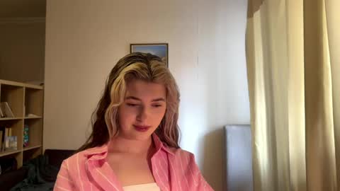 Snapshot of dremazwahlen chatting on May 2026 01:17:02 PM Dia online show from May 2026 01:17:02 PM