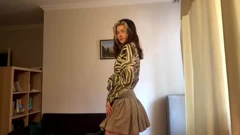 Snapshot of dremazwahlen chatting on May 2026 12:44:02 PM Dia online show from May 2026 12:44:02 PM
