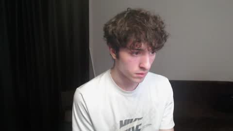 Snapshot of dress_air chatting on April 2026 02:46:02 PM Air online show from April 2026 02:46:02 PM