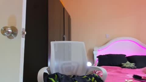 drippyorlove online show from February 2025 07:12:02 PM