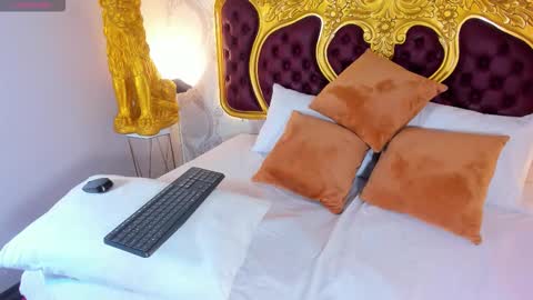 Lucy online show from December 2025 10:38:01 PM