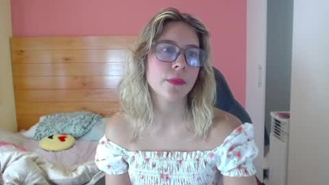 dulce__victoria__ online show from April 2026 03:09:01 PM