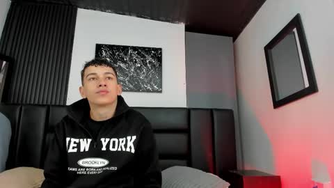 Snapshot of duolust chatting on September 2025 12:30:01 PM Thomas and Noah online show from September 2025 12:30:01 PM