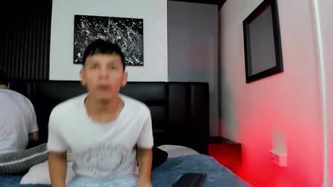 Snapshot of duolust chatting on September 2025 12:09:01 PM Thomas and Noah online show from September 2025 12:09:01 PM