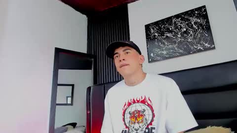 Snapshot of duolust chatting on October 2025 07:36:01 PM Thomas and Noah online show from October 2025 07:36:01 PM