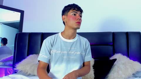 Snapshot of duolust chatting on April 2026 11:33:01 AM Thomas and Noah online show from April 2026 11:33:01 AM