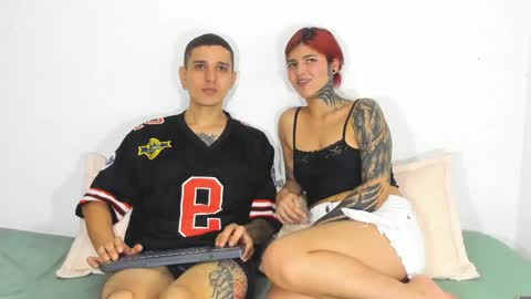 Snapshot of dust_couple chatting on May 2026 01:45:01 AM Nicolle y Julian online show from May 2026 01:45:01 AM