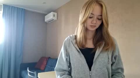 Snapshot of dustidickirson chatting on October 2025 12:26:01 PM Alisa online show from October 2025 12:26:01 PM