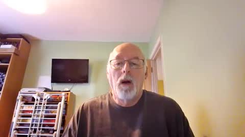 Snapshot of dutchunclejohn chatting on April 2026 10:05:01 AM DutchUncleJohn online show from April 2026 10:05:01 AM