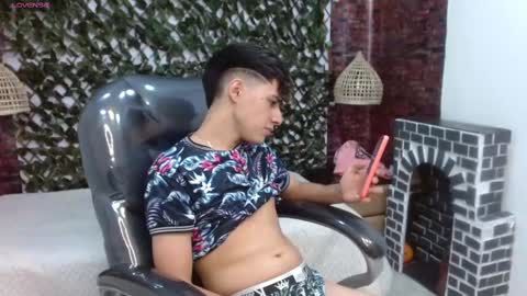 dyla_n18_ online show from December 2024 03:18:02 AM