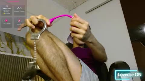 dyla_n18_ online show from December 2025 05:31:02 PM