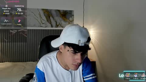 dyla_n18_ online show from April 2026 08:06:02 PM