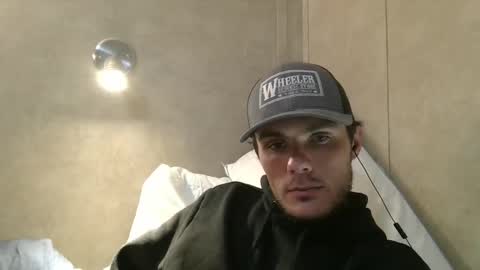 Snapshot of dylp400 chatting on February 2025 04:17:02 AM dylp400 online show from February 2025 04:17:02 AM