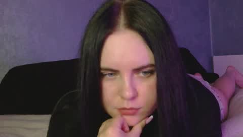 Bella online show from October 2025 06:52:02 PM