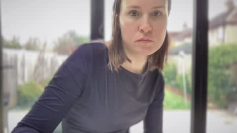 Nadia Ferreira  online show from February 2025 09:49:01 AM