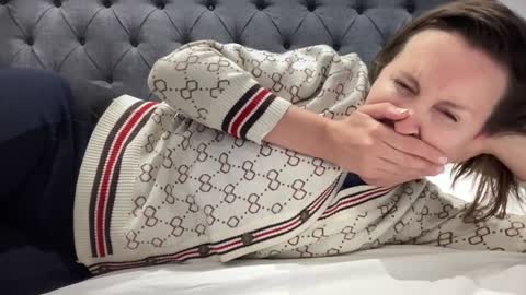 Nadia Ferreira  online show from October 2025 07:58:02 PM