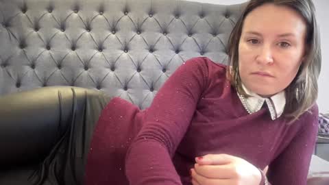 Nadia Ferreira  online show from December 2025 11:03:02 AM