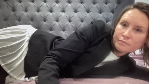 Nadia Ferreira  online show from December 2025 08:27:01 PM