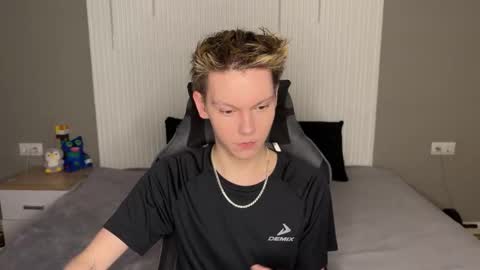 Snapshot of eaton_ chatting on January 2026 06:23:01 PM eaton_ online show from January 2026 06:23:01 PM