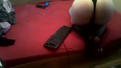 shy yoong cross online show from December 2024 10:03:02 PM