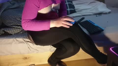 shy yoong cross online show from February 2025 02:18:01 AM