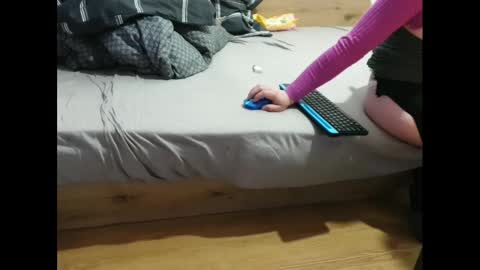 shy yoong cross online show from March 2025 09:04:02 PM