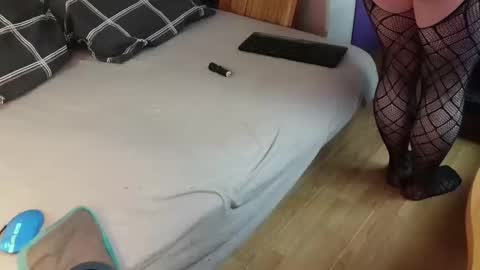 shy yoong cross online show from December 2025 09:25:01 AM