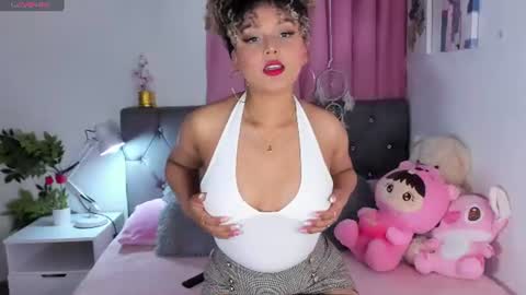 Snapshot of ebony_curly2 chatting on July 2026 11:22:01 PM isa online show from July 2026 11:22:01 PM