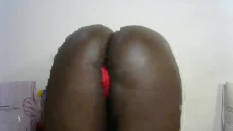 Snapshot of ebony_lynne chatting on April 2026 01:05:02 AM ebony_lynne online show from April 2026 01:05:02 AM