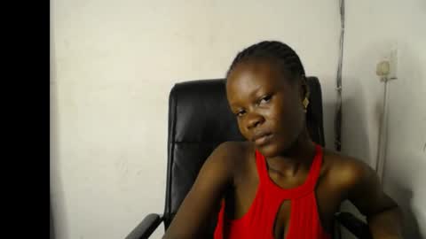 Snapshot of ebony_petitegirl chatting on April 2026 07:37:01 PM Lilly online show from April 2026 07:37:01 PM