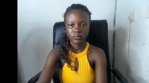 Snapshot of ebony_petitegirl chatting on May 2026 08:14:02 PM Lilly online show from May 2026 08:14:02 PM